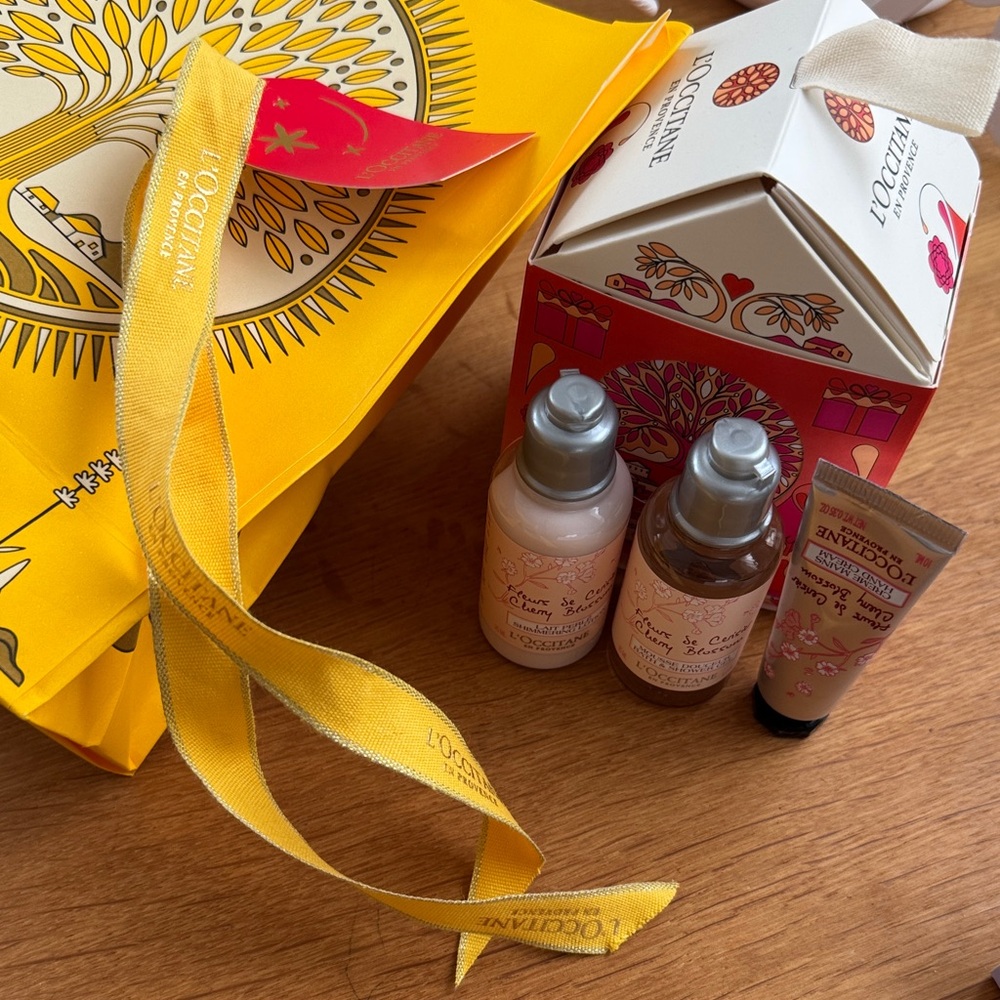 L'OCCITANE Cherry Blossom Trio Set - Pink & Silver - Picture 6 of 9